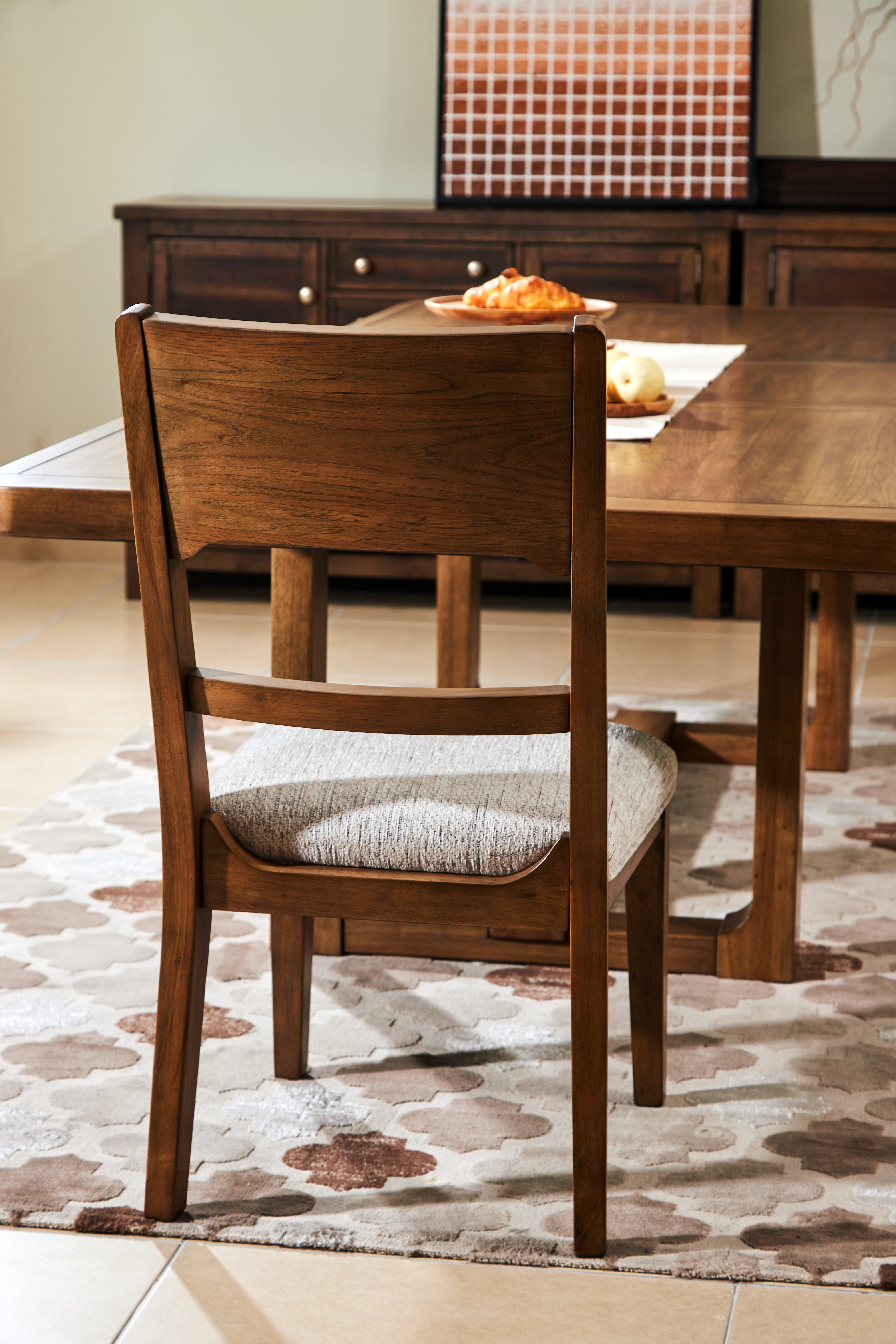 Cabalynn 8-Seater Extendable Dining Set