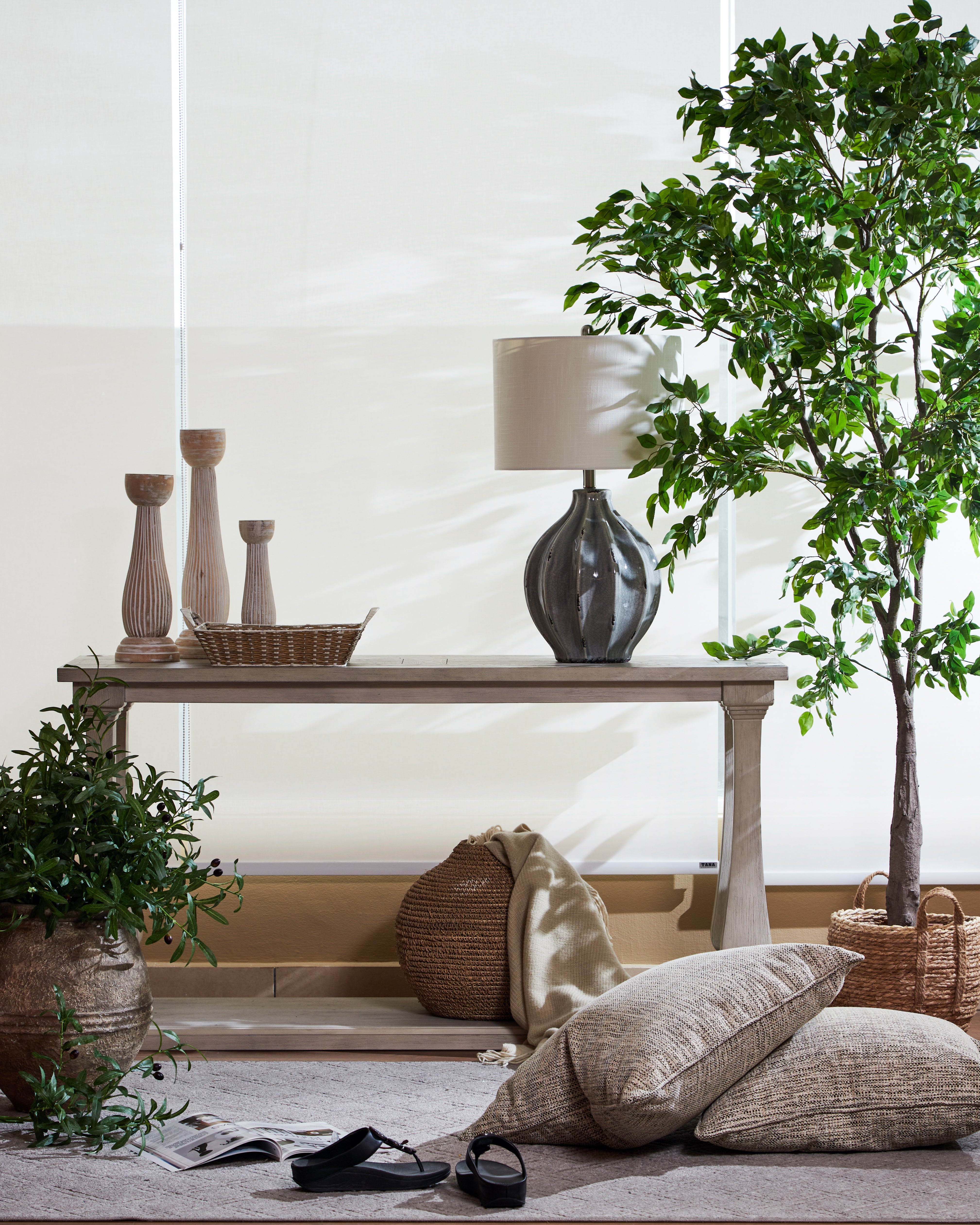 Arlendyne Sofa Table